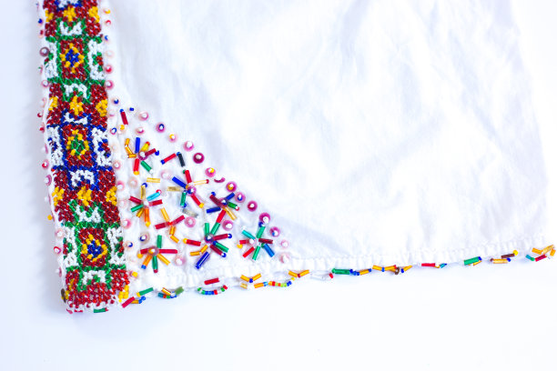 阿尔巴尼亚传统复古珠绣纺织品细节(特写)图片下载