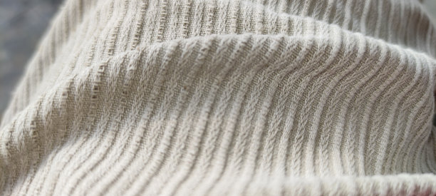 棕色的衣服图片下载