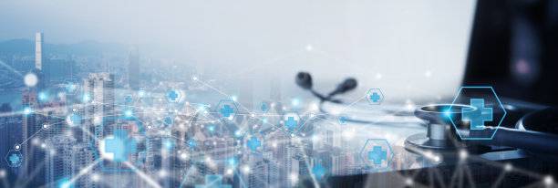 远程医疗，互联网医疗网络连接，在线医疗，全球健康概念。听诊器和笔记本电脑上的城市背景与互联网卫生网络连接技术图片下载