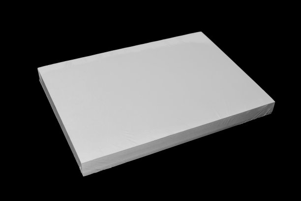 打印机白纸令孤立在白色背景上图片下载