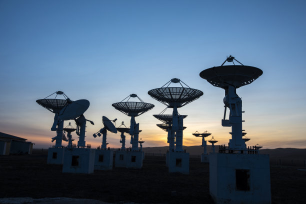 射电望远镜的轮廓图片下载