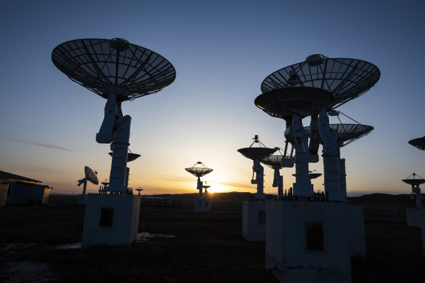 射电望远镜的轮廓图片下载