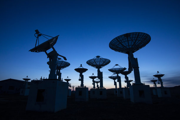 射电望远镜的轮廓图片下载