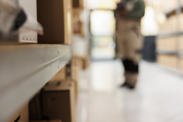 金属货架与纸箱的选择重点图片下载