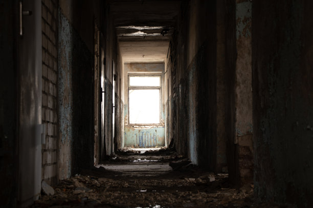 废弃的老未完工的建筑，房子图片下载