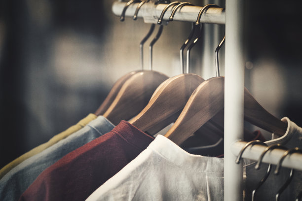 时尚形象服装和衣架图片下载