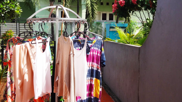 天热，最适合晒衣服了图片下载