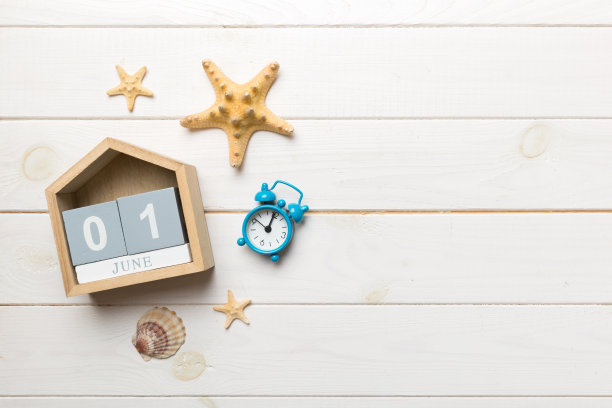 6月1日。六月一日木制日历彩色背景图像。夏天的一天。文本空白图片下载