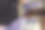 年轻女子坐在美容院的俯视图。面目全非的女子发型师染发梳染长发。图片下载