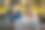 商务人士在咖啡馆一起使用笔记本电脑工作图片下载