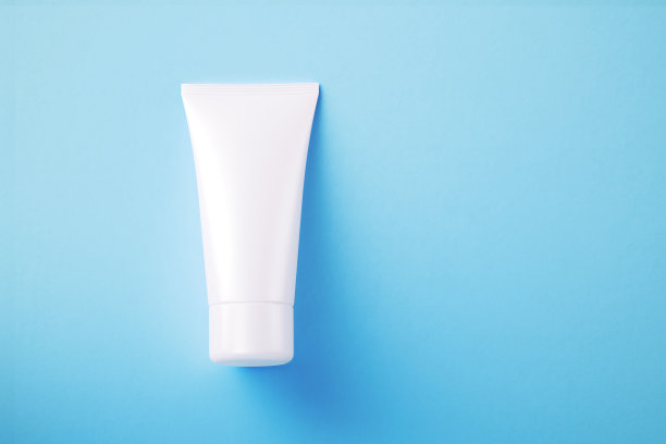 蓝色背景上的美容产品模型图片下载