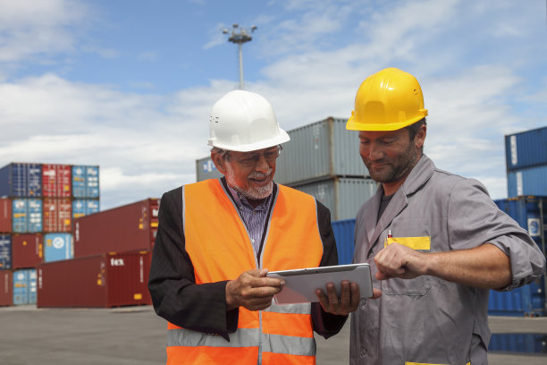 集装箱码头工人图片下载