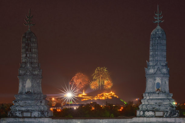 在Phra Nakhon Khiri的庆祝活动中，美丽的烟花表演。Phetchaburi图片下载