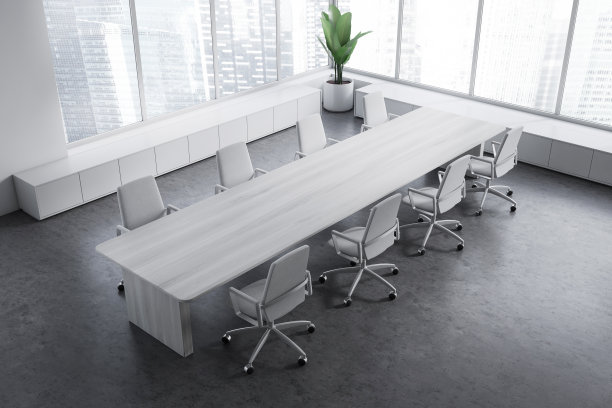 现代会议室内部的顶视图与板和全景窗口图片下载