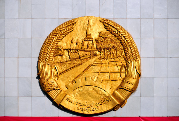 老挝国徽——老挝万象的金色盾徽图片下载