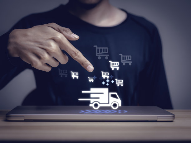 Businessma持有网上购物和配送、信用卡、电子商务、网上银行、花钱、带币、网上购物的概念图片下载