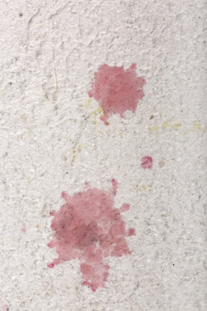 明亮的厨房桌子上有红酒渍的横幅图片下载