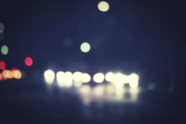 夜路和灯光模糊抽象图片下载