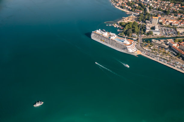 蒙特内格罗科托尔湾全景鸟瞰图图片下载