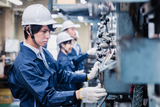 发电厂的工作人员图片下载