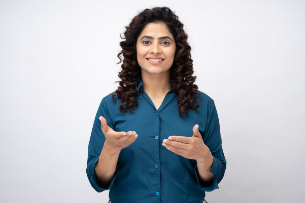 快乐的女商人视频自信的人像白色背景的股票照片图片下载