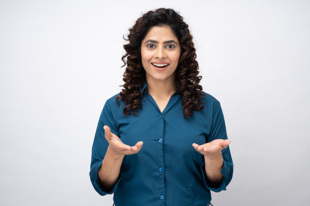 快乐的女商人视频自信的人像白色背景的股票照片图片下载