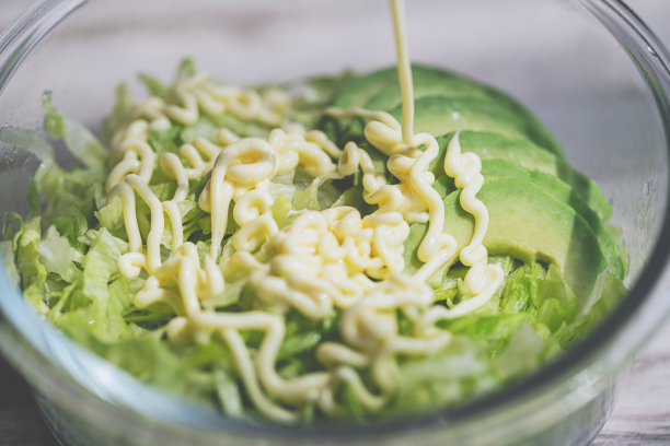 牛油果和生菜沙拉图片下载