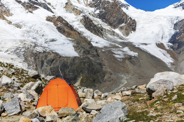 山间帐篷图片下载