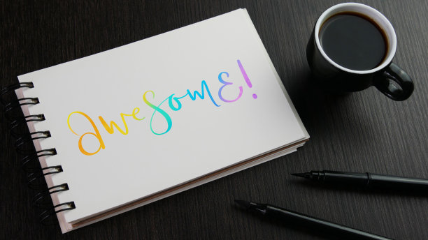 太棒了!笔记本上的彩色字体图片下载