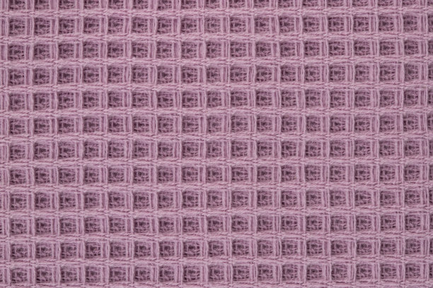 五颜六色的毛巾，卷起来堆在桌子上图片下载