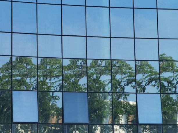 中国惠州某医院内办公楼的反射影像(2)图片下载