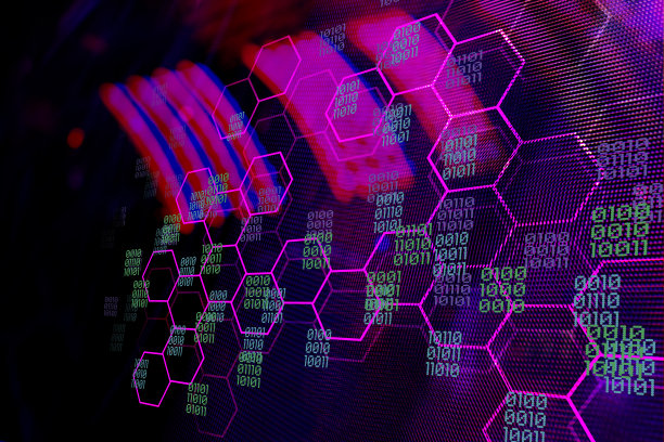 融资。FINTECH。连接形状与屏幕样式彩色背景上的数据。图片下载