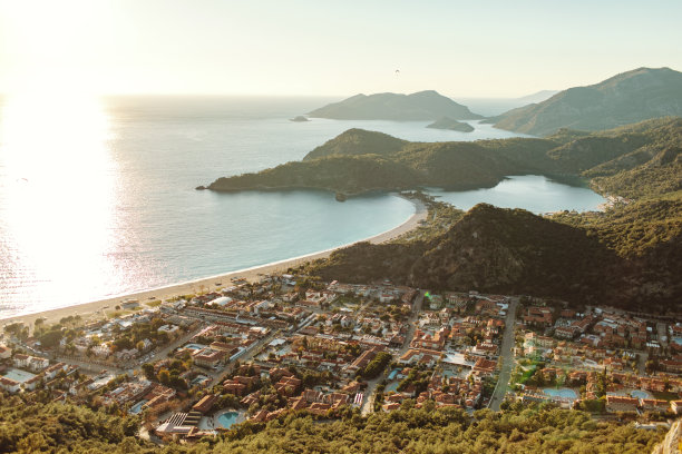 土耳其费特希耶日落时的Oludeniz图片下载