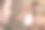 男人看着镜子里自己的形象图片下载