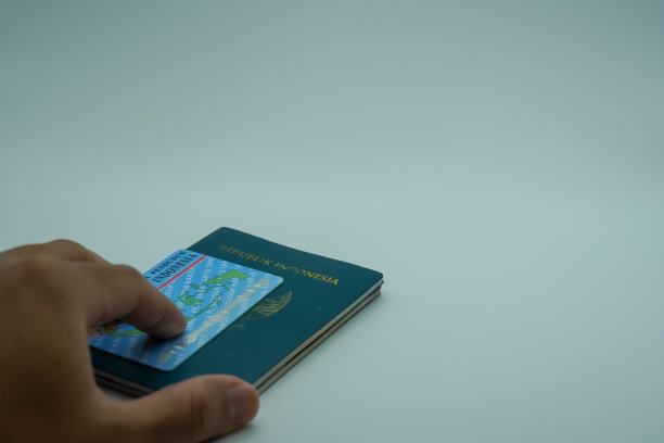 印尼共和国绿色护照和印尼身份证图片下载