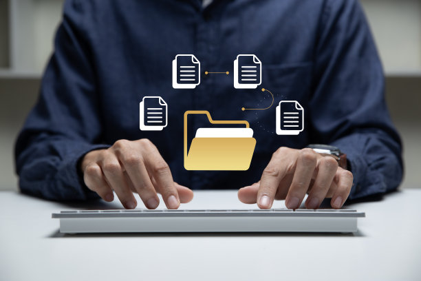 商人打开文件夹与空白文件。图片下载