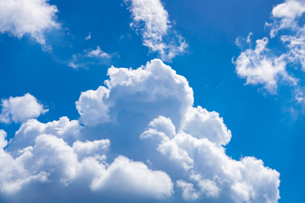 有云的天空图片下载