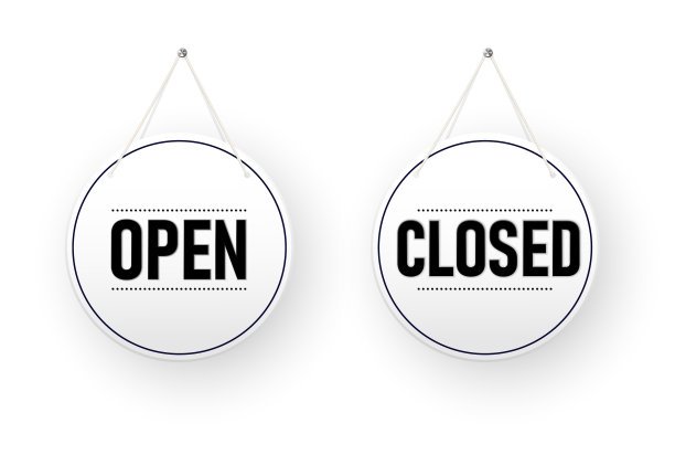 白色的招牌合上和开着挂着。矩形剪贴板的零售，商店，商店，咖啡馆，酒吧，餐厅。向量图片下载