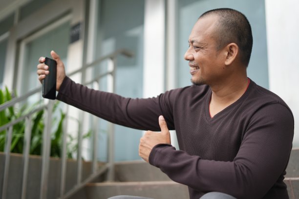 亚洲男人表情图片下载