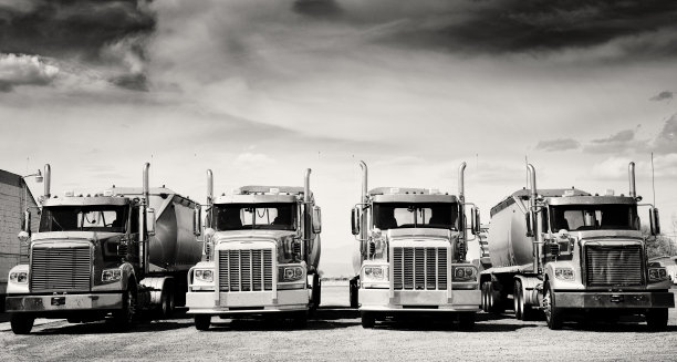 车队卡车，加州。图片下载