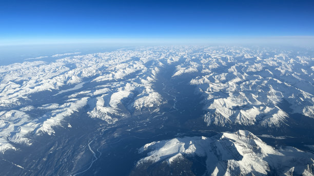 加拿大落基山脉与马琳湖的航拍照片，贾斯珀班夫惠斯勒图片下载