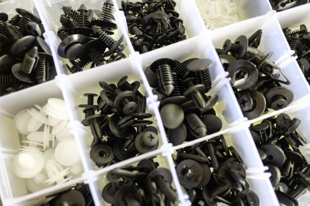 各种汽车车身塑料夹图片下载