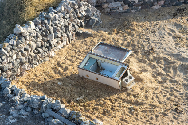 希腊南爱琴海群岛圣托里尼岛皮尔戈斯卡利蒂斯的驴牧场图片下载