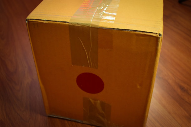 棕色盒子包装为运输，纸张质地图片下载