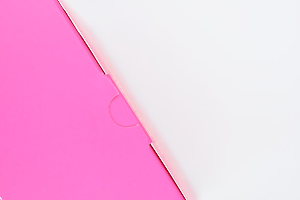 白色底色粉色纸盒，包装为设计图片下载