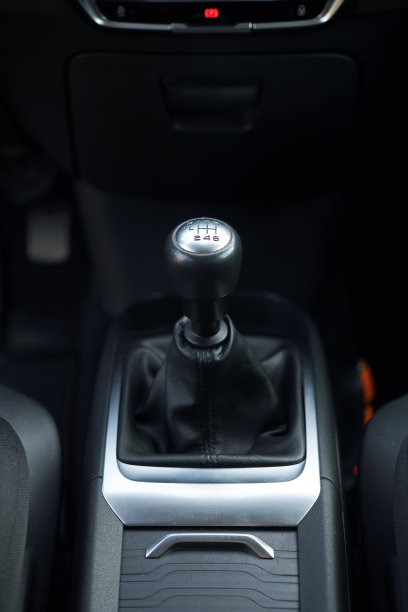 现代汽车中的手动变速箱手柄图片下载
