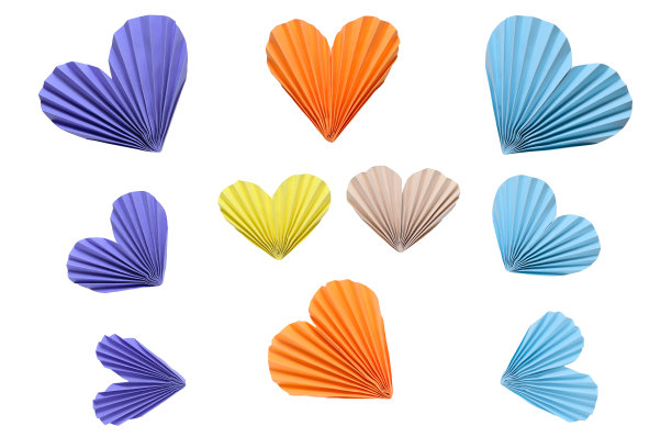 白色背景上的彩色手风琴心。没有阴影与剪裁路径。你拼贴画的一个元素，一件艺术品。图片下载