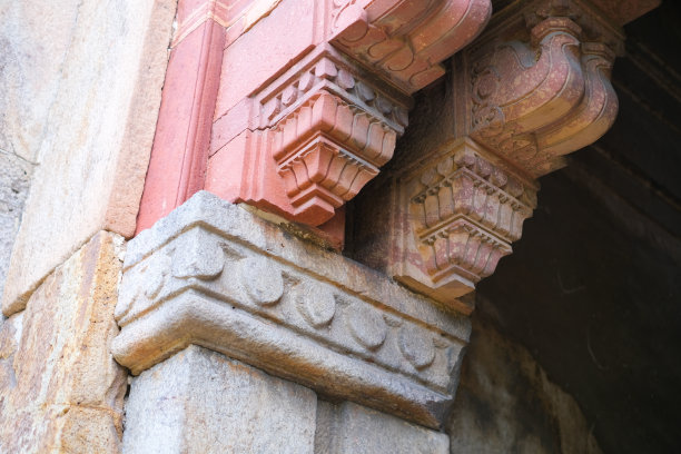 印度德里2023:洛迪花园的美丽图片，洛迪花园是位于印度新德里的一个城市公园图片下载