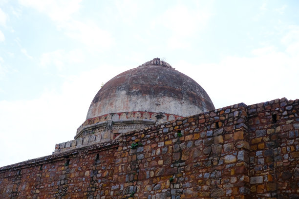 印度德里2023:洛迪花园的美丽图片，洛迪花园是位于印度新德里的一个城市公园图片下载