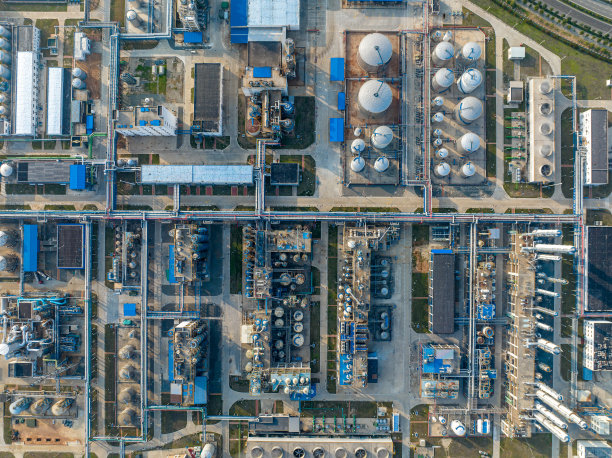 化工厂的垂直鸟瞰图图片下载